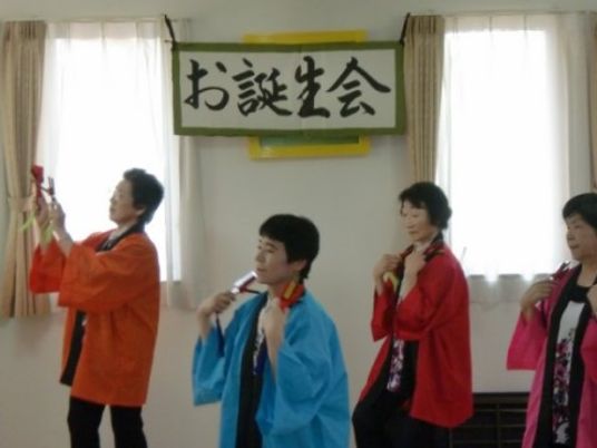 楽器を演奏する人々