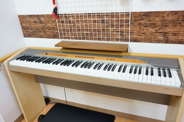 電子ピアノのある部屋