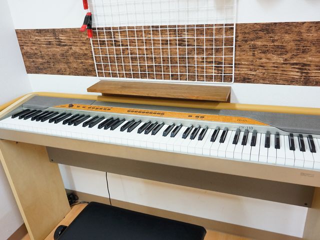電子ピアノのある部屋 共有スペース 音楽を楽しめる電子ピアノが設置され、心豊かな生活をサポートする空間があります。