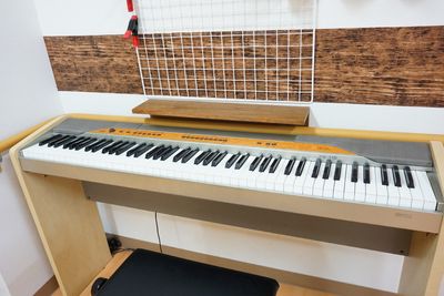 電子ピアノのある部屋