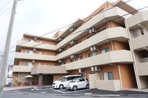多階層の建物外観