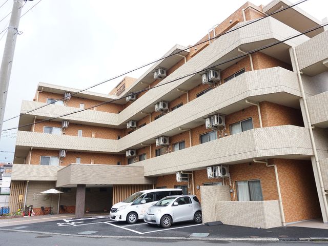 多階層の建物外観 外観 清潔感ある外観の施設です。周辺環境も考慮し、より良い職場環境を目指す方に適しています。