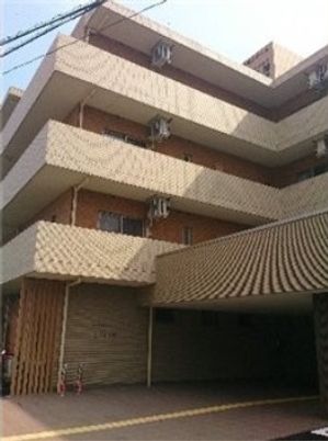 多階層の建物外観