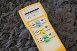 ベッドリモコンと布地