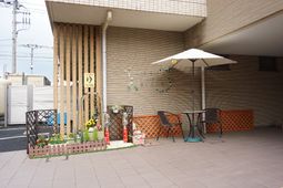 休憩できる屋外テラス