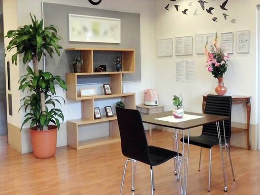 明るいリビングの一角