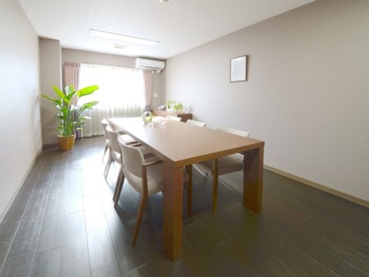 清潔感のあるダイニングルーム