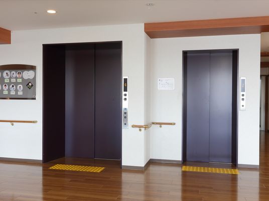 清潔なエレベーターホール