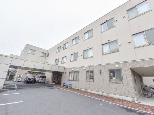 広々とした施設外観