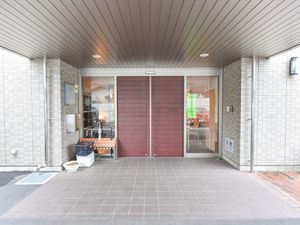 エントランスの自動ドア