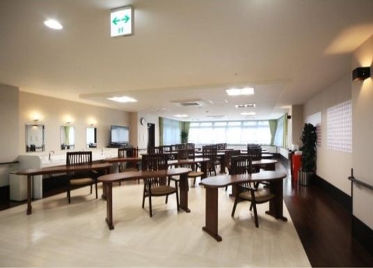 広々とした食堂空間