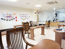 共有スペースの明るい部屋