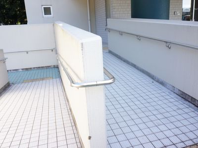 バリアフリー設計の廊下