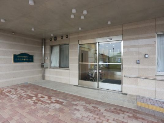 エントランスの明るい通り道