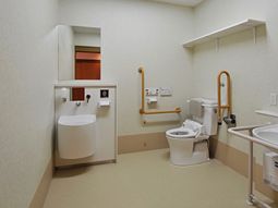 バリアフリーのトイレ空間