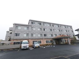 灰色の建物外観