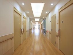 明るい廊下の風景