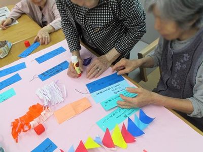 手工芸活動する人々