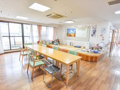 広々とした明るい多目的室