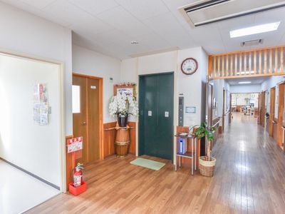 明るく清潔感のある廊下