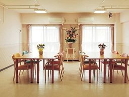 明るい食堂の様子