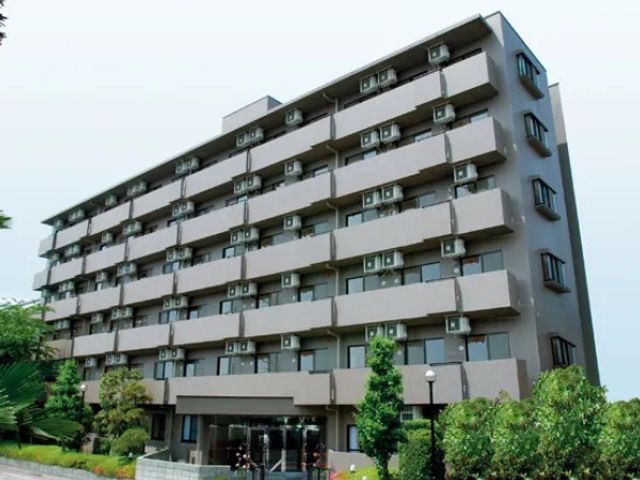 多層階の建物外観 外観   整った外観の多層階建物です。植栽がまわりにあり、落ち着いた雰囲気で働く環境をイメージしやすいです。