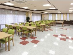 明るい食堂の様子