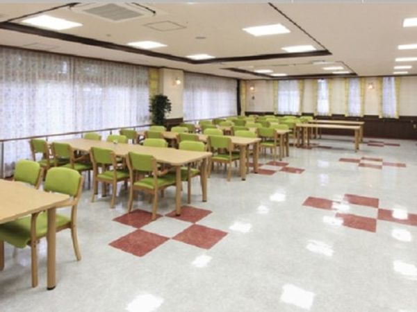 明るい食堂の様子