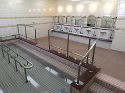 清潔感のある明るい浴室