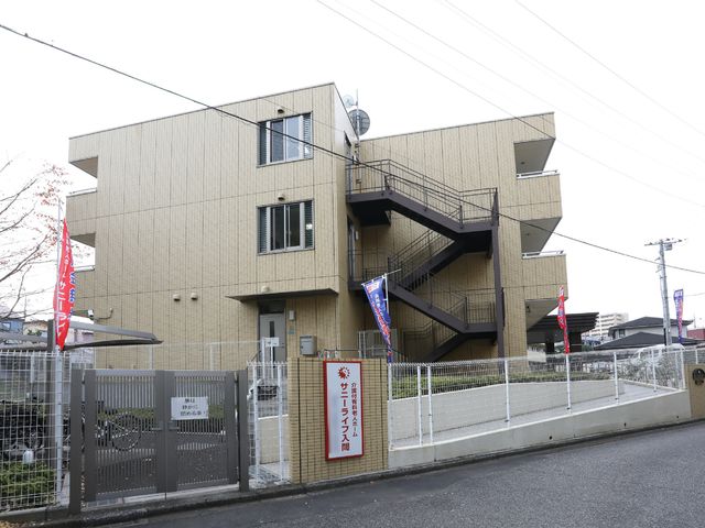 多階層の建物外観 外観 閑静な地域にあり、防犯カメラも完備している安心の環境です。