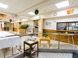 明るい食堂の様子