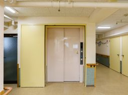 廊下にあるエレベーター