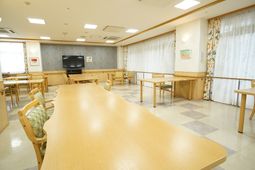 明るい共用ダイニング