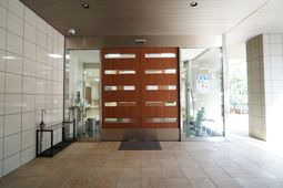 清潔なエントランス風景