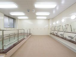 バリアフリーの浴室設備