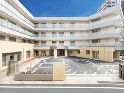 清潔感あるモダンなエントランス