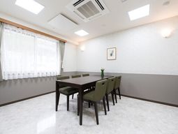 清潔なダイニングスペース