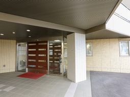 明るいエントランス風景