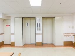 清潔感のあるエレベーターホール