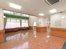 明るいロビーの空間