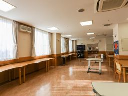 明るい食堂空間