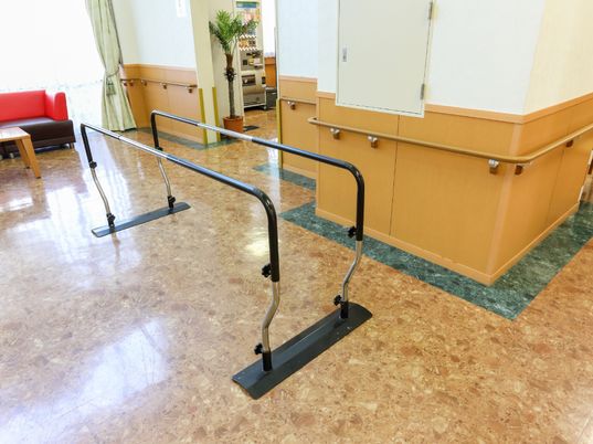 歩行訓練用手すり施設内部
