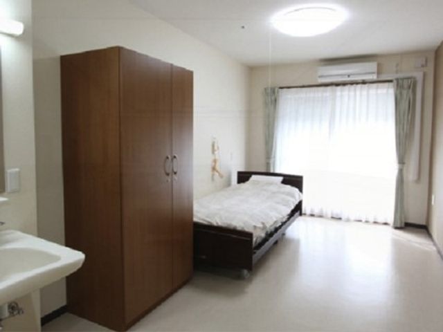 快適な個室空間 居室 ゆったりとした設計の居室です。自分の好きな家具を配置して、快適な生活を送ることができます。