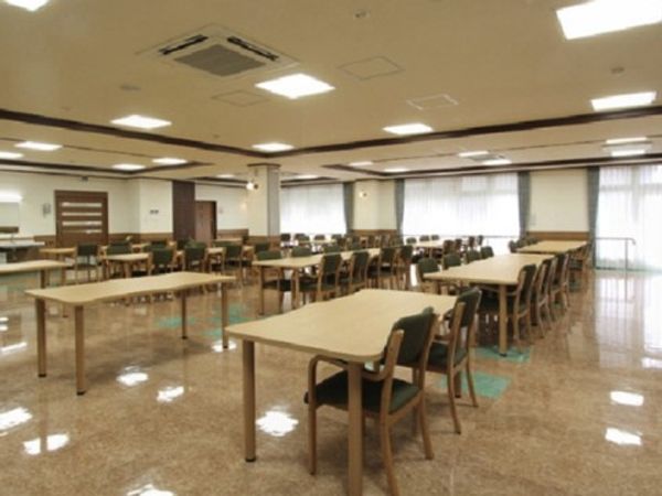 広々とした食堂空間