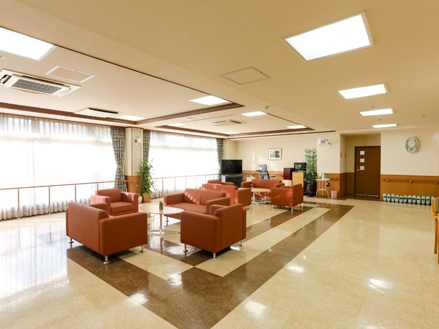 快適な共用ラウンジ 共有スペース 広々としたラウンジは落ち着いた色合いで、訪れる人を温かく迎えます。