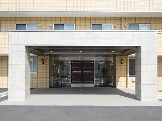 正面玄関の外観  