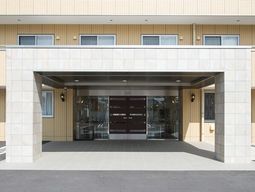 エントランスのクリアな正面