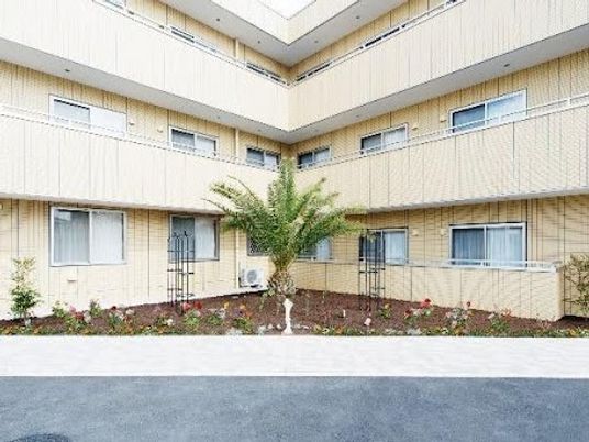 中庭のある建物外観  