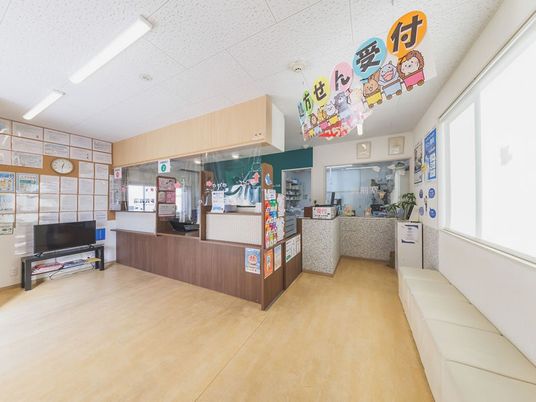 受付と待合のあるロビー  