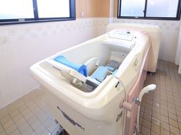 特別な椅子付き浴槽